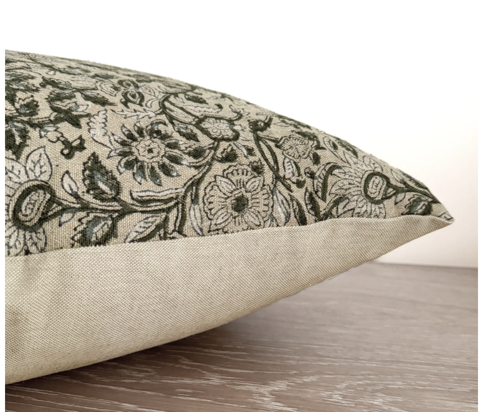 Yule Lumbar Pillow Cover